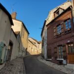 VUE D UNE RUELLE DE JOIGNY MONTANT DANS LES HAUTS DE LA VILLE