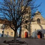 VUE DE LA PLACE OU SE TROUVE L UNE DES EGLISE DU CENTRE DE JOIGNY PLACE SAINT ANDRE